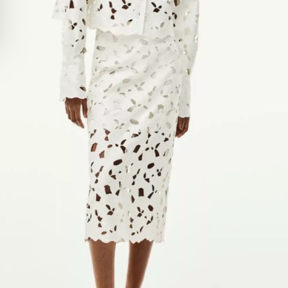 SKIRT H&M Limited Edition Midi White Eyelet Embroidery Satin Skirt size 6.